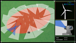Darstellung eines Windparküberwachungsbildschirms: Links eine Vogelperspektive auf mehrere Windturbinen auf grünem Grund, umgeben von hellgrauen Radar­sektoren und einem roten Sicherheitsbereich; unten links ein blaues Fadenkreuz zur Zielverfolgung. Rechts oben ein Icon einer einzelnen, weißen Windturbine vor schwarzem Hintergrund mit Protecbird-Logo, darunter eine schematische Ansicht eines grauen Kamerageräts, das einen blauen Beobachtungsstrahl aussendet. Unten rechts Textfelder mit ‚Ziel: Anflaller‘ und ‚Geschwindigkeit: 26 km/h‘. 